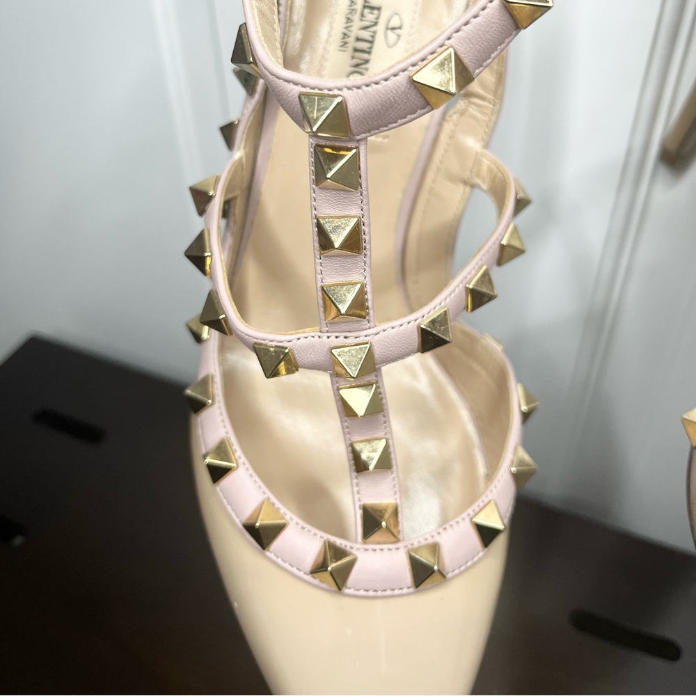 ✨SALE Valentino Garavani Patent Rockstud Caged Pumps for Spring - Picture 4 of 10
